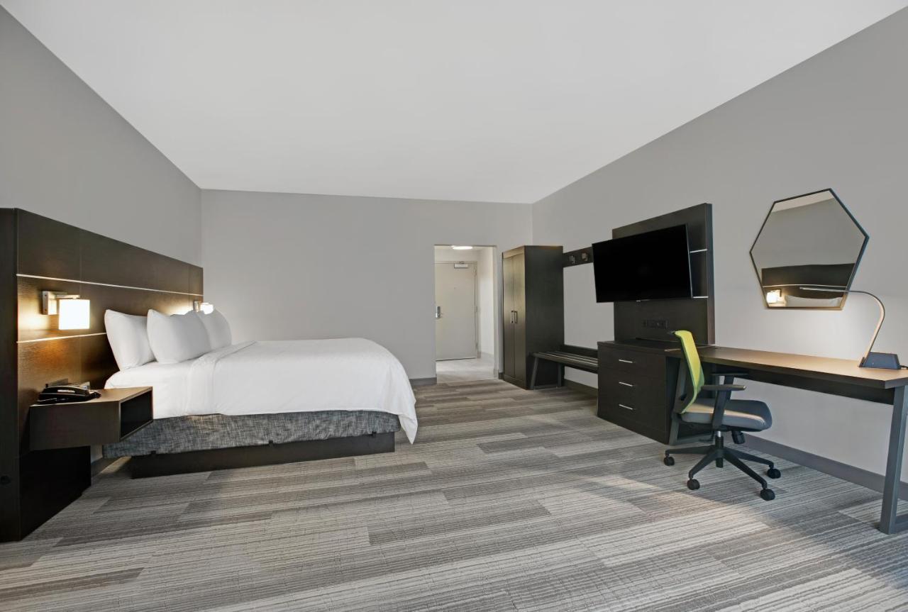 Holiday Inn Express - Milwaukee Downtown By Ihg Exterior photo
